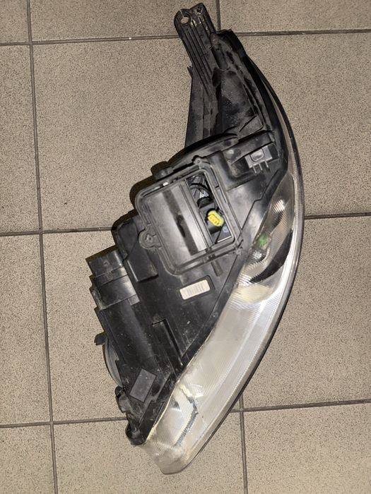 Far Faruri xenon adaptiv Ford Focus 3 far xenon bmw e91