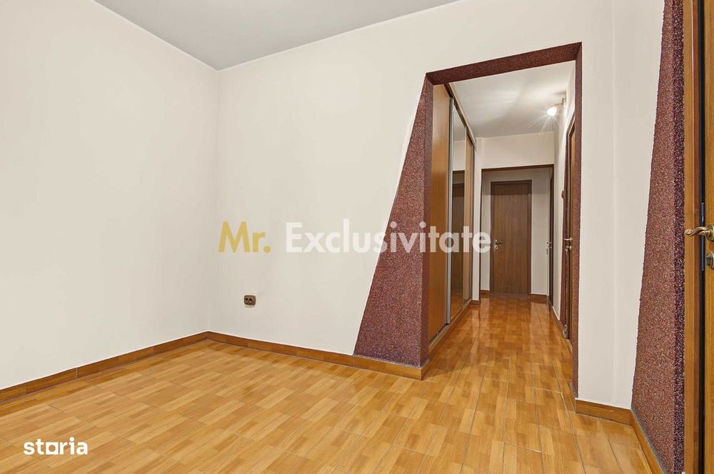 Apartament cu 3 camere decomandat etaj intermediar