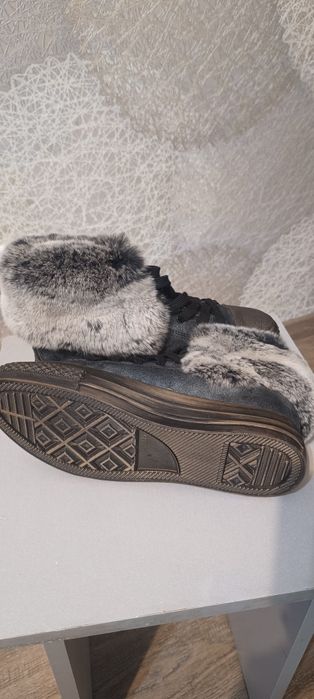 Продам кеды зимние. 36-37 размер.