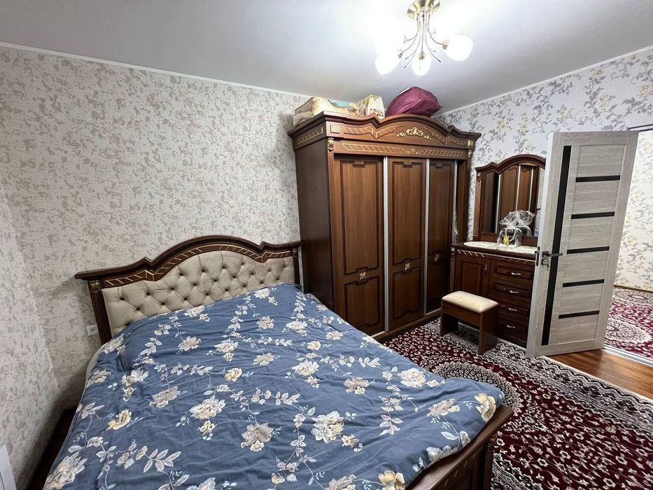 Уй сотилади жуда 10- мкр. Да