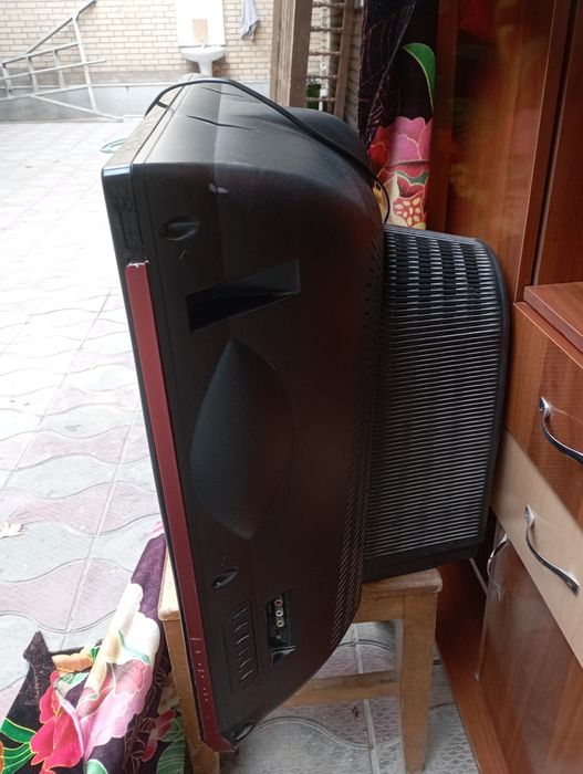 Телевизор LG отличного качества, б/у с пультом