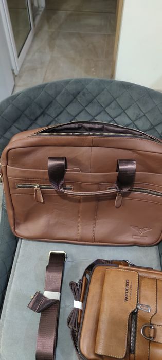 Продавам 2 нови мъжки чанти за рамо от италианска телешка кожа!