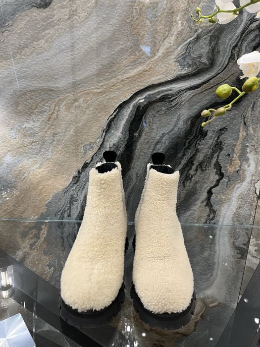 Продавам обувки….