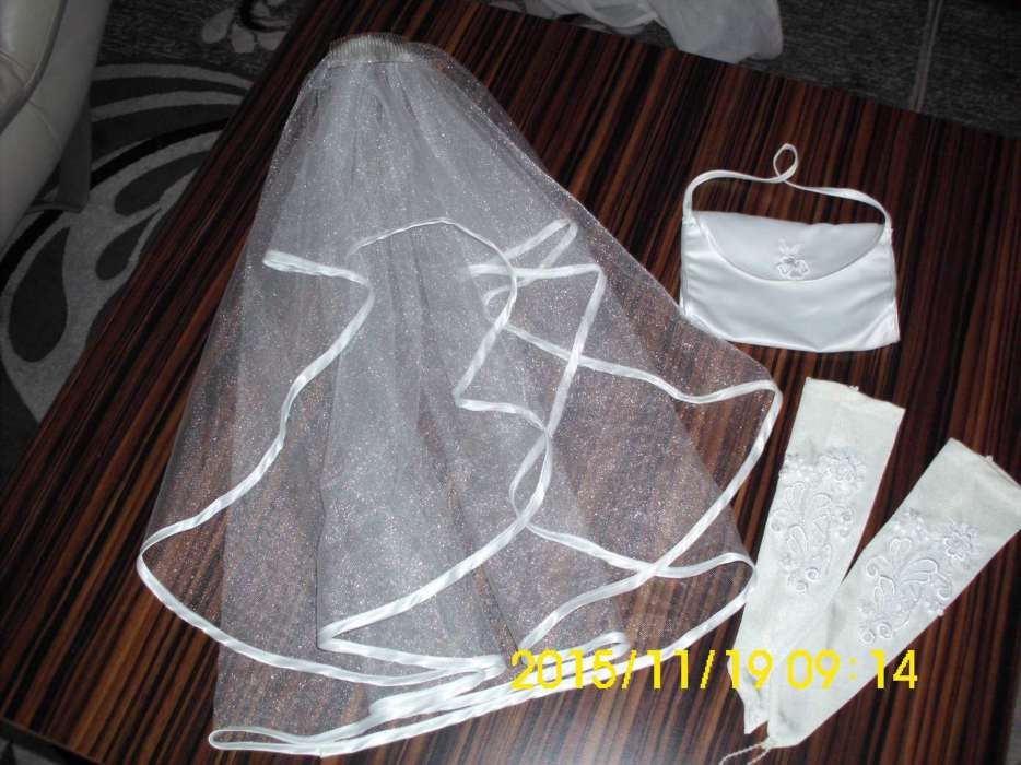 vand rochie de mireasa cu accesorii