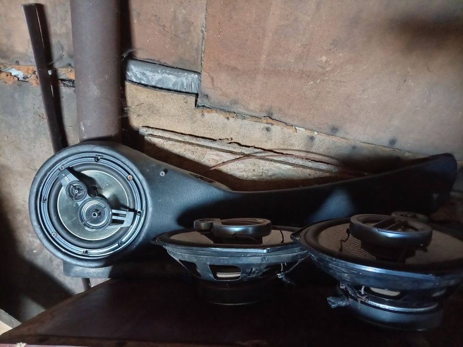 Продам самбуфер и динамики с подиумоми