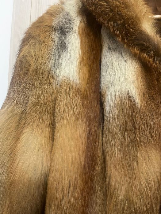 Haină de blană naturală , culori superbe , stare foarte bună .
