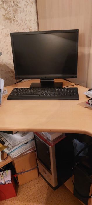 Компьютер с столом