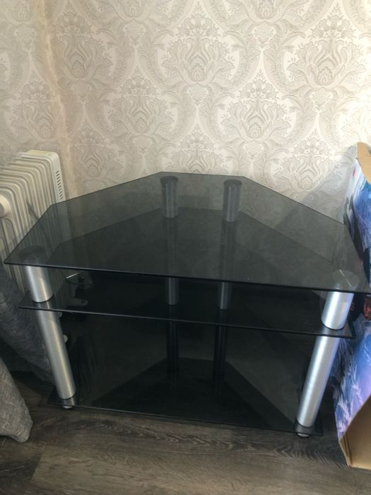 Продам тумбу под телевизор