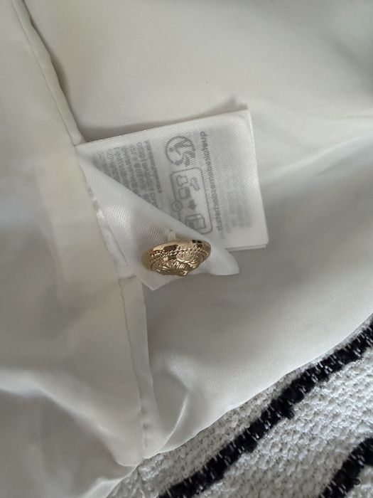 Vesta dama cu nasturi aurii H&M
