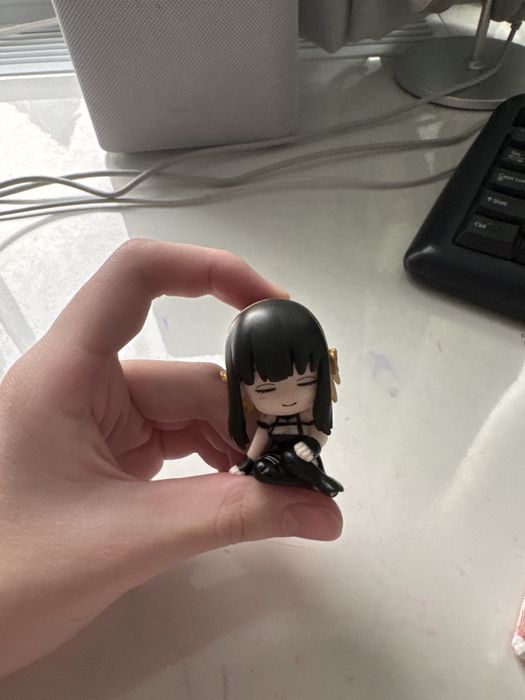 Продаю фигурку Yor Forger