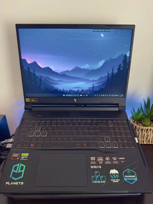 ACER Nitro v16 ( RTX 4060 )
