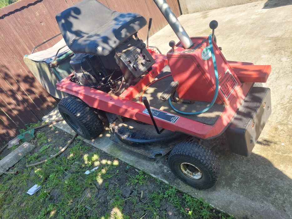 Tractoras de tuns iarba