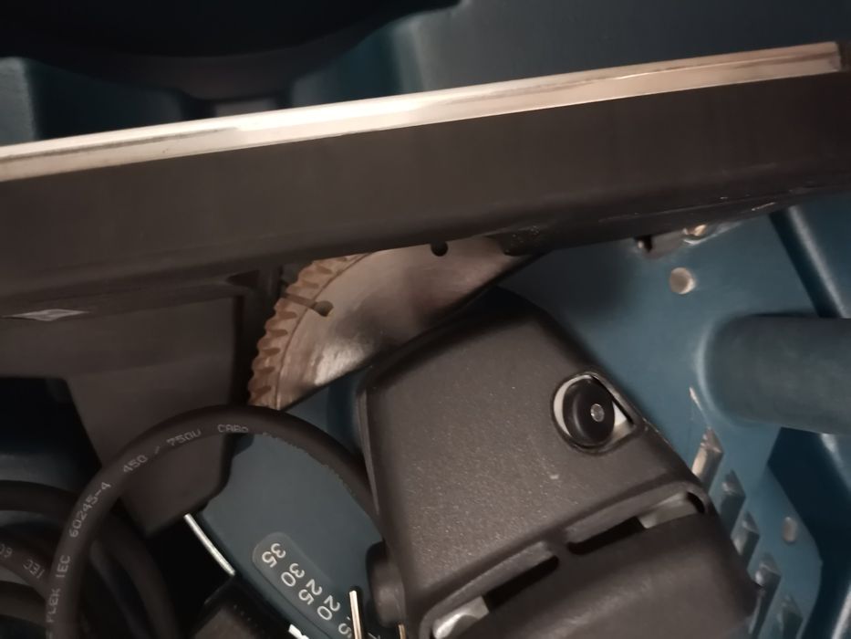 Vând slituitoare Bosch Gnf 35