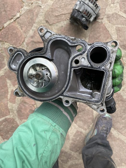 Вода помпа  BMW N47D20 f30,f31,f20,f21,е90 БМВ 318d,320d,118d,120d