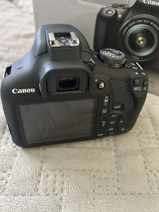 Фотоаппарат Canon EOS 2000D