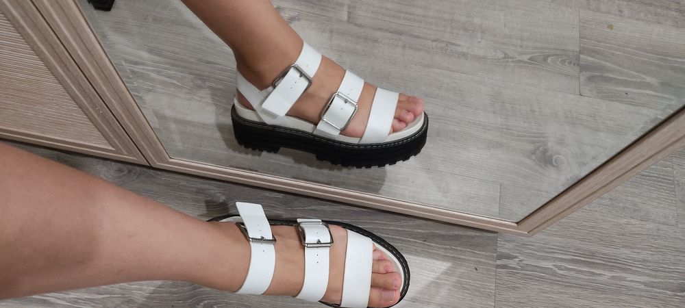 Босоножки белые на грубой подошве