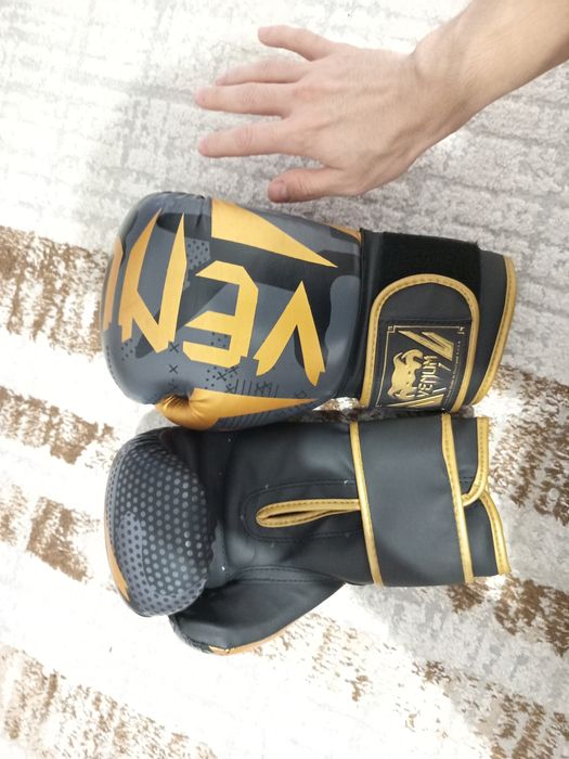 Боксерские перчатки