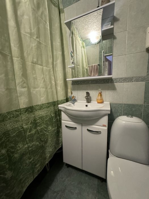 Продам раковину с зеркалом