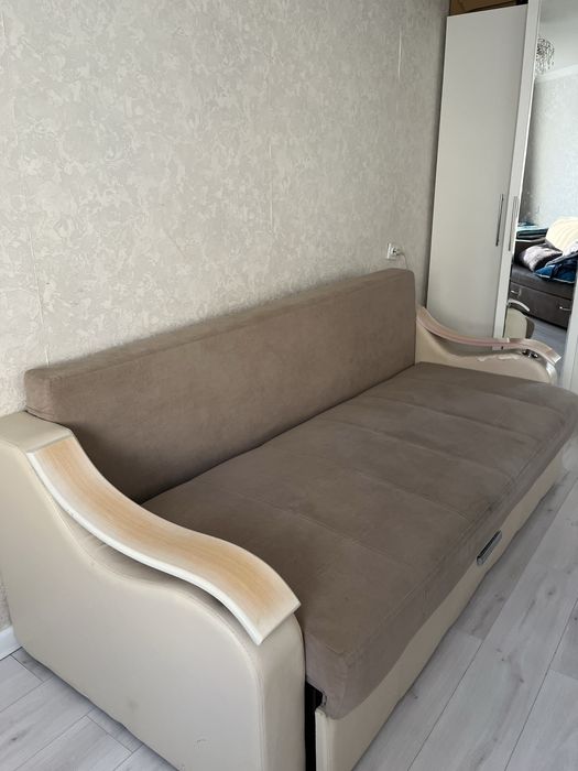 Продаеться 2 растягивающихся дивана!