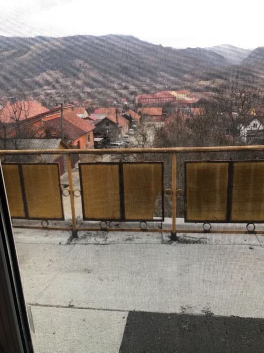 Vand sau schimb casa Petrila