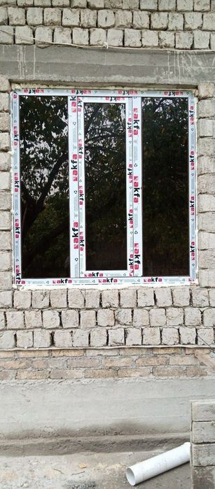 Akfa eshik rom vitraj