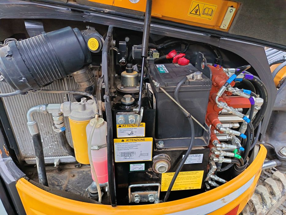 Miniexcavator Kato Yanmar 2.5 3.0 3.5 4.0  3 Cupe Hidraulic