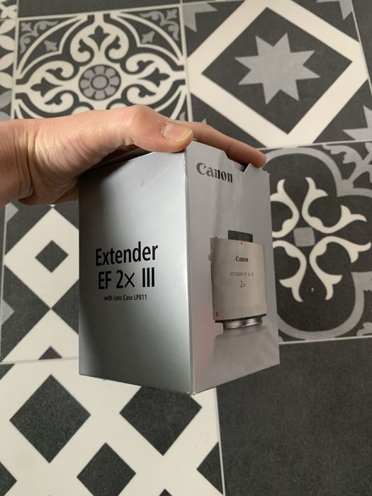 Телеконвертор Canon EF EXTENDER 2X III - с кутия и калъф - почти нов!