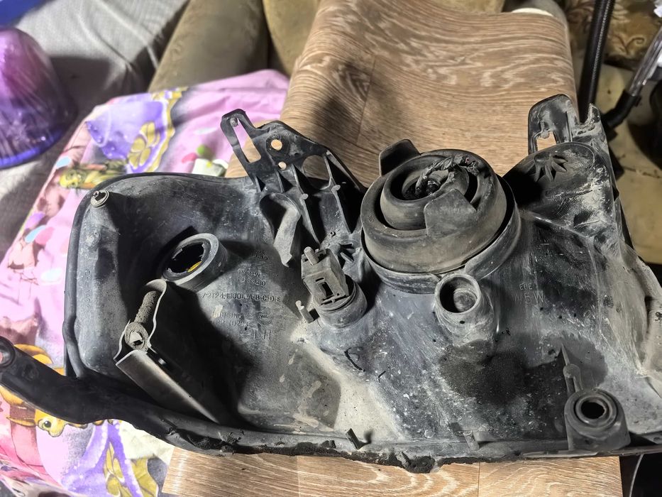 Фары Mazda tribute