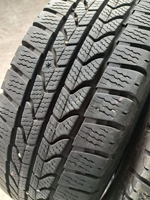 4 anvelope iarnă 215 65 R16C Goodyear