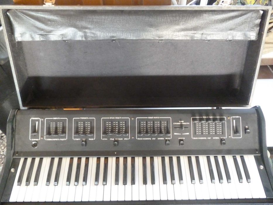 Продам  синтезатор Tom 1501 для музыкантов всех уровней