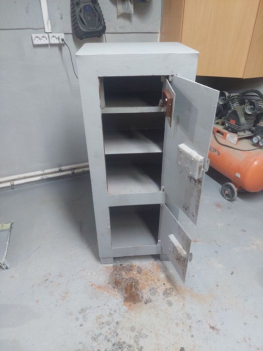 Продаётся сейф в отличном состоянии