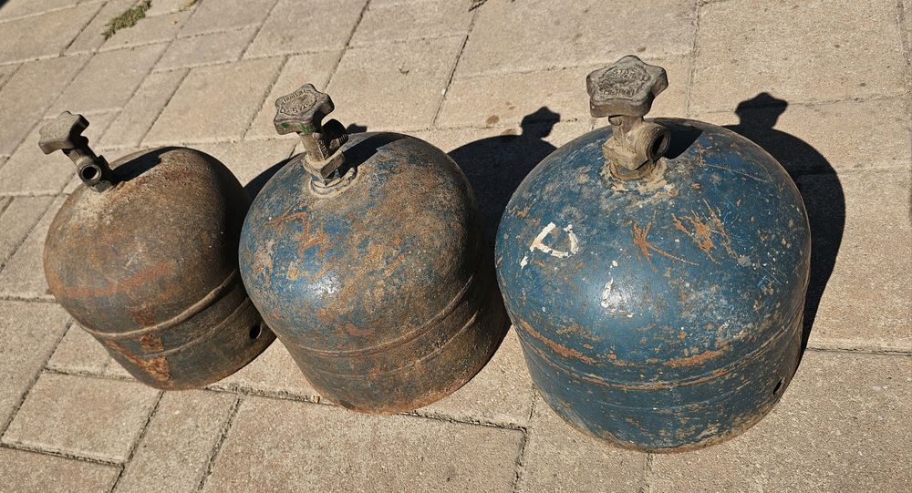 Vând 3 Butelii Camping, 5 Litri, În Stare Foarte Bună