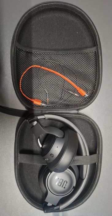 JBL Tune 720BT почти новые, полный комплект