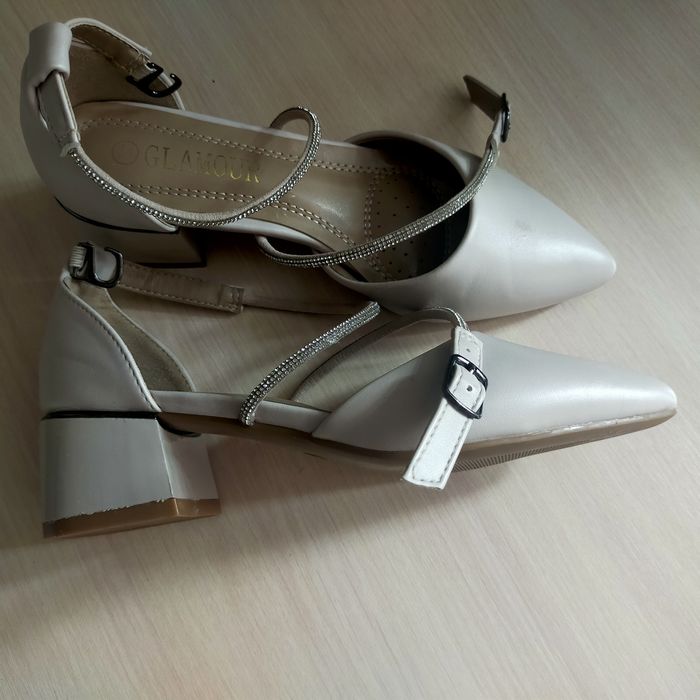 Продам туфли бежевый