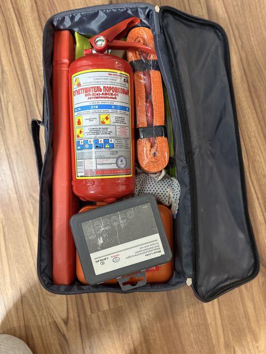 Автомобильный аварийный набор