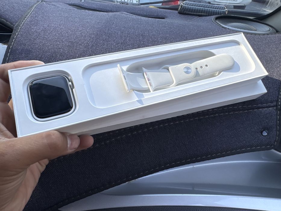 Продаю часы Apple 8