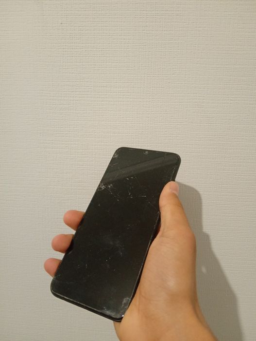 Продам 3 телефона редми и 2 самсунга