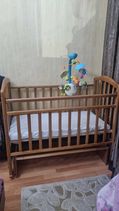 Детская кровать с маятником