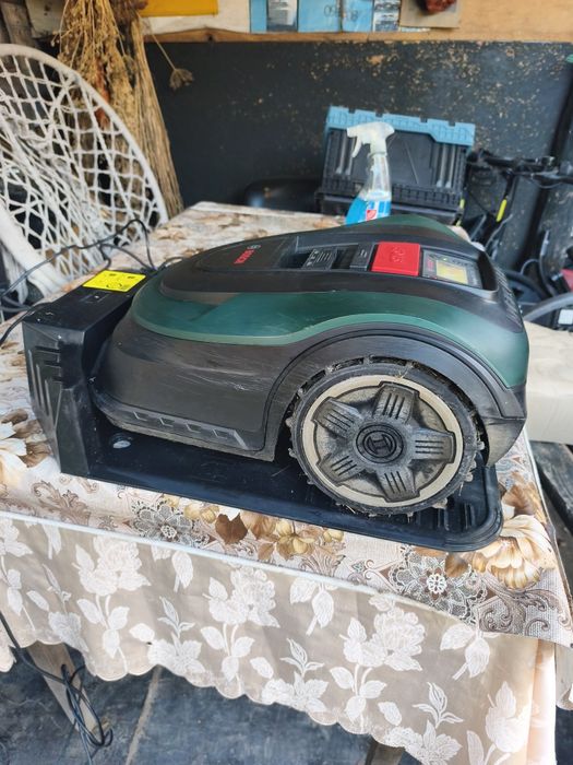 Robot iarbă Bosch Indego M+700