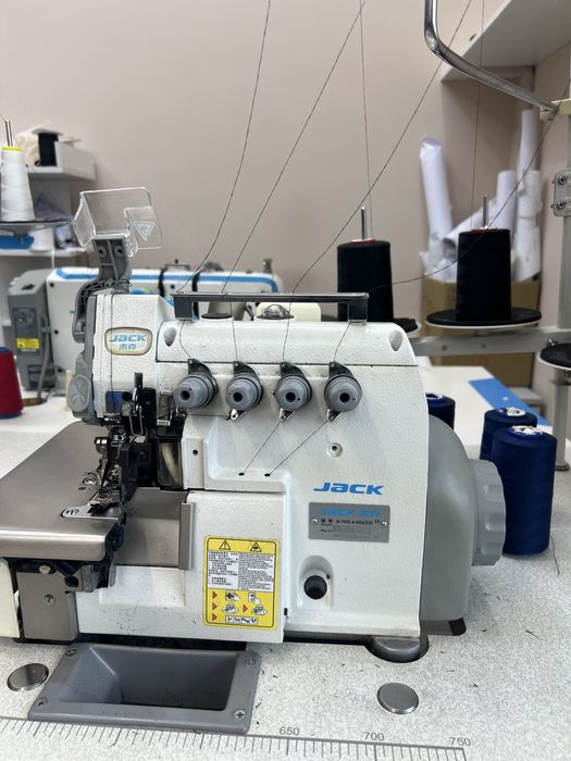 Продам оверлок JACK