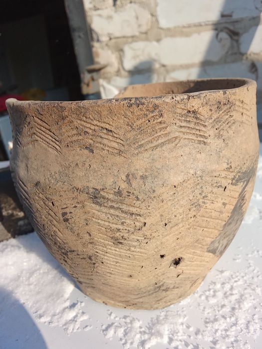 Глиненныи сосуд бронзовыи век