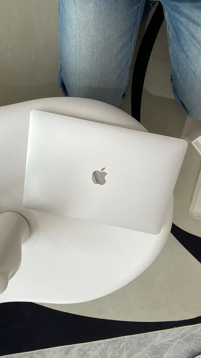 Apple MacBook Air 13 2020 г  13.3 / 256 Гб