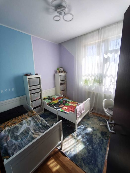 PROPRIETAR | Apartament 3 camere, 2 băi + Parcare privata | Zona Fratelia (Etaj 1/3)