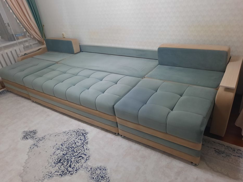 Продаю б/у диван, бирюзового цвета..