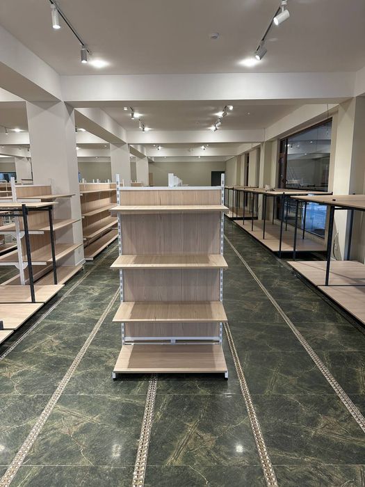 Металлический стеллаж для магазина