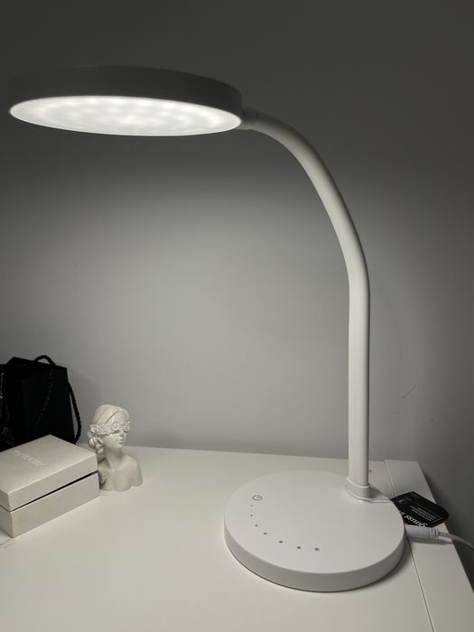 Настольная лампа для учебы