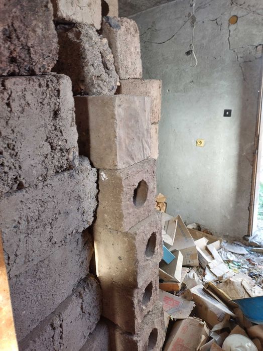 Подарявам ръчно правени тухли