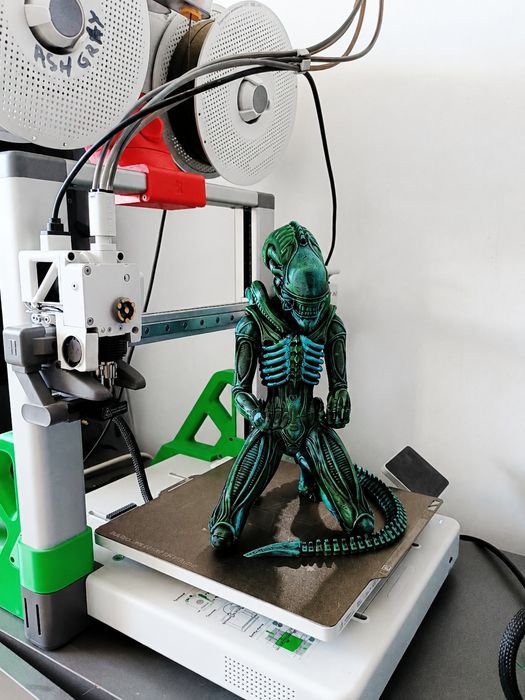 Suport Controller Alien Xenomorph – Print 3D, pictat manual