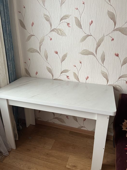 Продам стол в отличном состояние