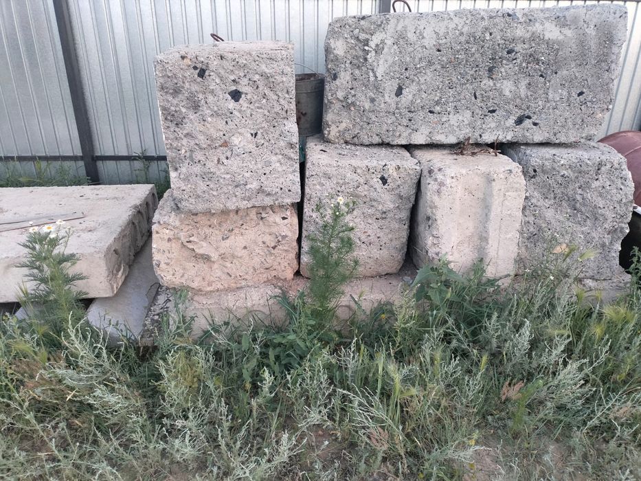 Продается блок, лестничный марш, и плита по 13000